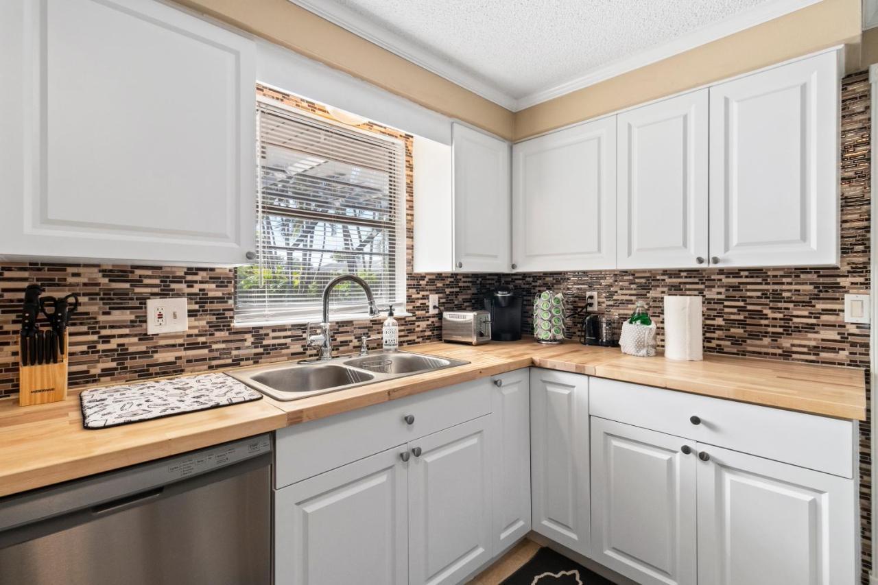 Cozy Family Getaway. Heated Pool And Holiday home Bradenton
