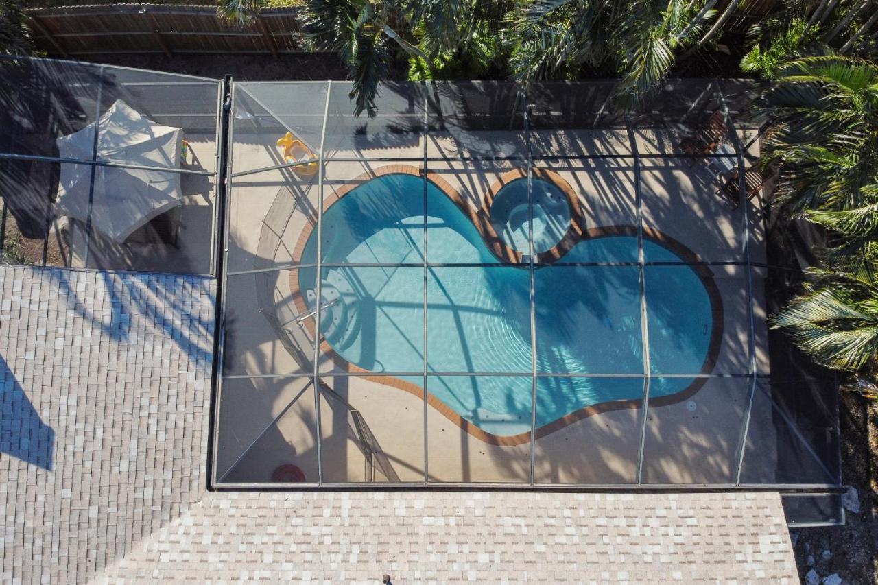 Cozy Family Getaway. Heated Pool And Holiday home Bradenton