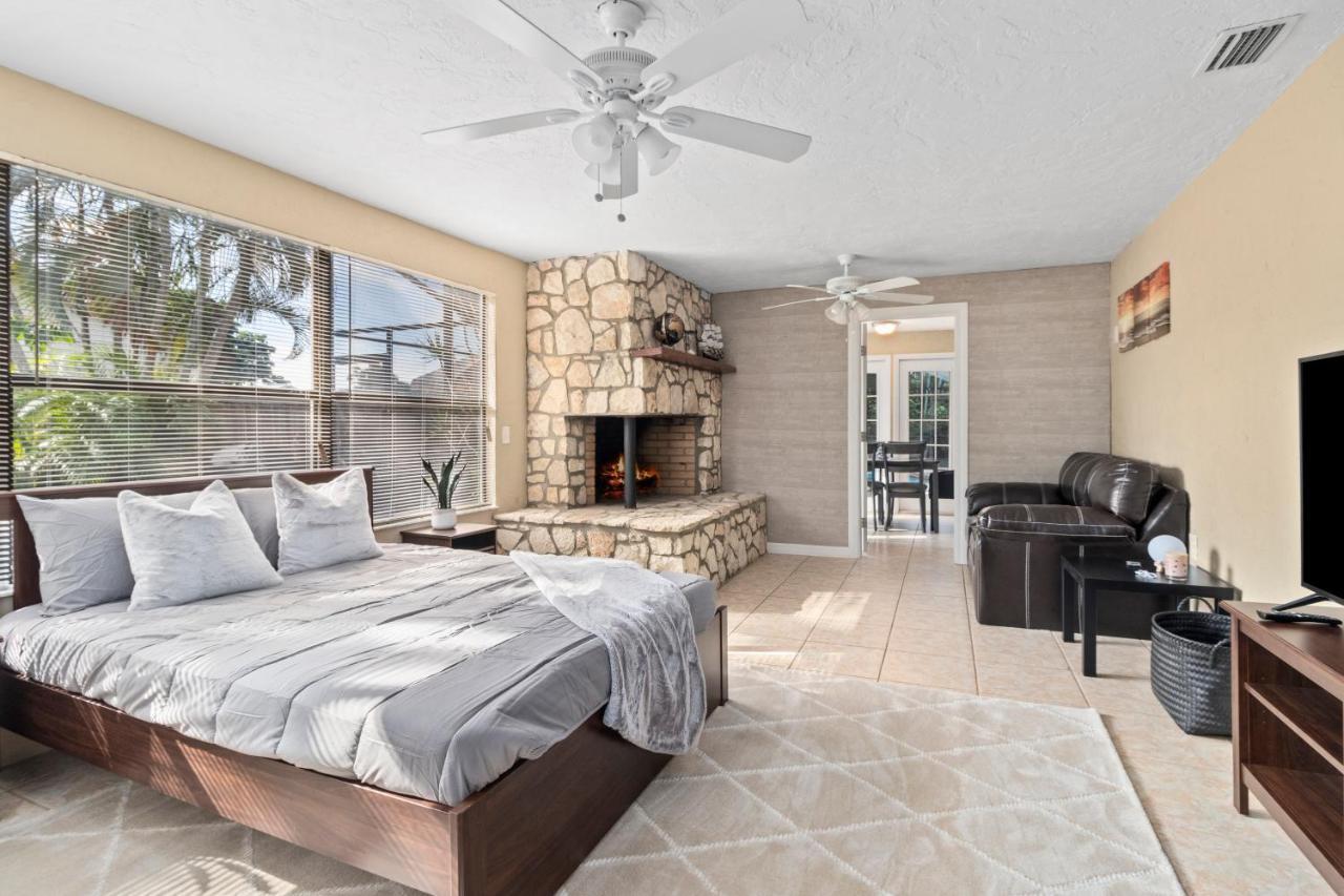 Cozy Family Getaway. Heated Pool And Holiday home Bradenton